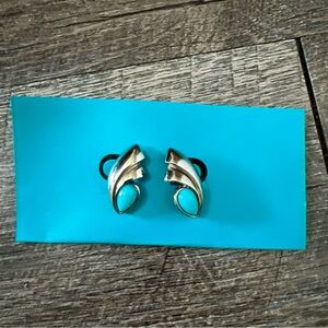 Avon Southwest Style Turqouse Shell Earrings